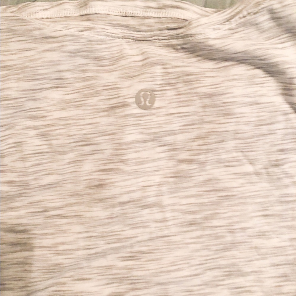Lululemon tee - Picture 3 of 4